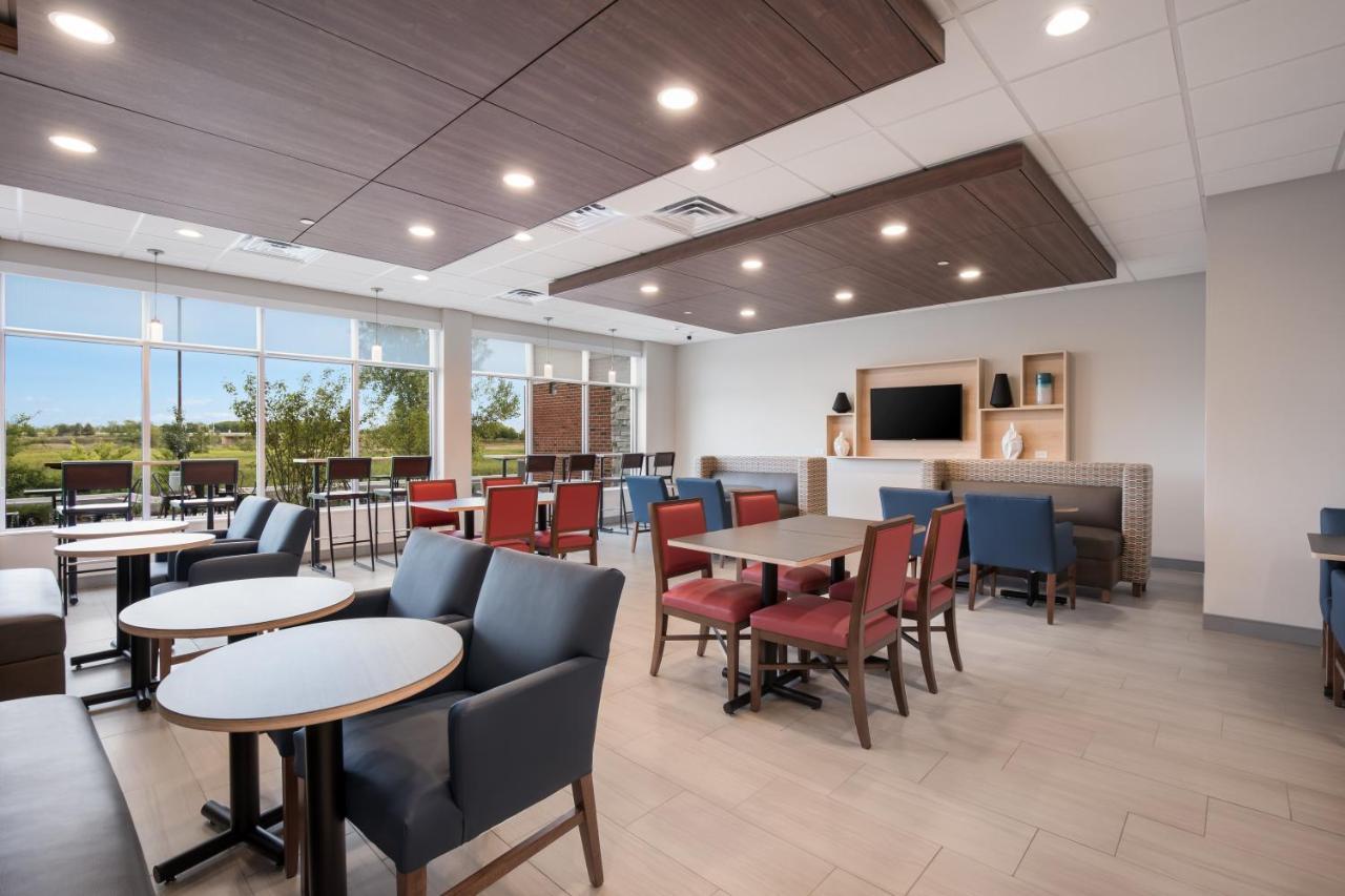 Holiday Inn Express & Suites Chicago - Hoffman Estates By Ihg Eksteriør bilde