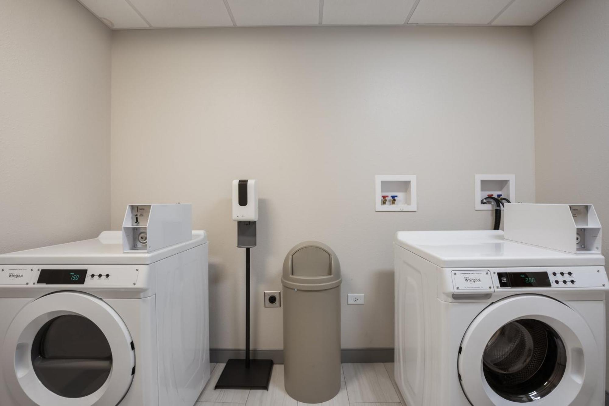 Holiday Inn Express & Suites Chicago - Hoffman Estates By Ihg Eksteriør bilde